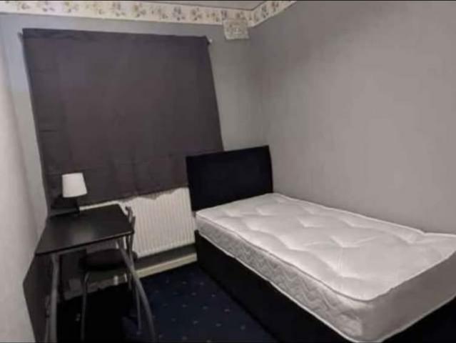 Weavers Walk, Coventry CV6 1 bed in a house share to rent £400 pcm £92 pw