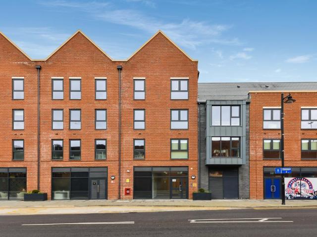 Weavers Yard, Newbury Newbury RG14 2 bed apartment to rent £1,695 pcm £391 pw