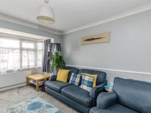 Weald Lane, Harrow 1 bed apartment to rent £1,550 pcm £358 pw