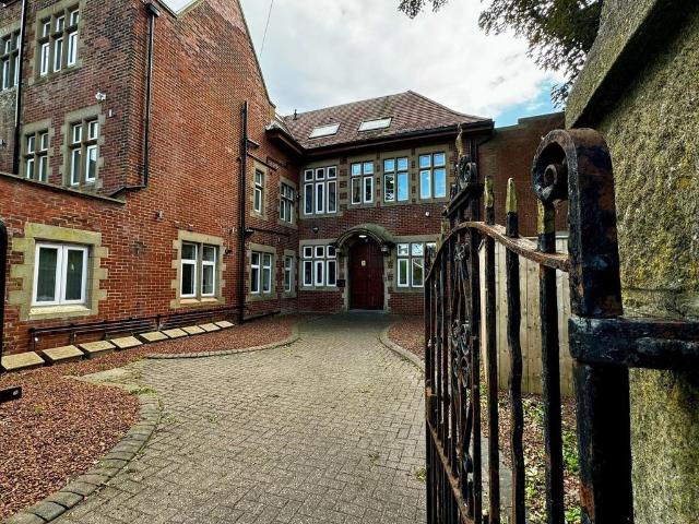 Wear Court, Rock Lodge Road. Studio to rent £736 pcm £170 pw