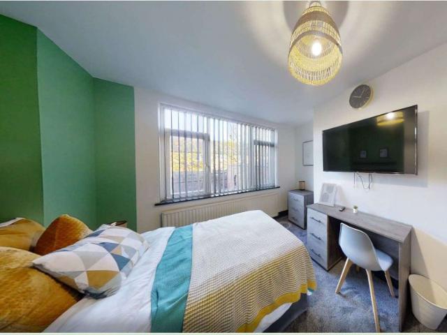 Weaste Lane, Salford M5, 8 bed shared accommodation to rent, £745 pcm | PrimeLocation