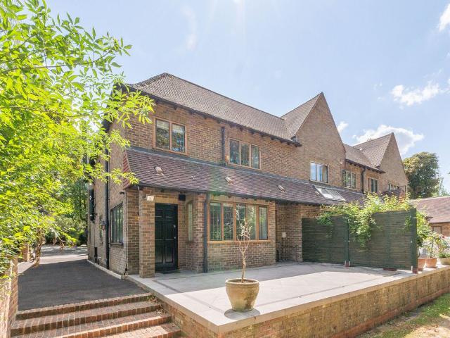 Private Estate, Purley CR8, 3 bed semi detached house to rent, £4,000 pcm | PrimeLocation
