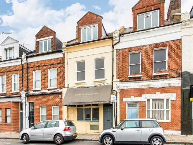 Webbs Road, SW11, Between the. 2 bed maisonette to rent £2,701 pcm £623 pw