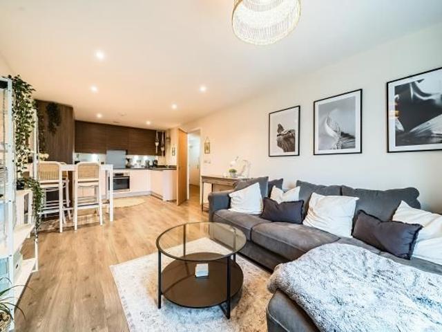 Webster Close, Bracknell RG12, 1 bed flat to rent, £1,300 pcm | PrimeLocation