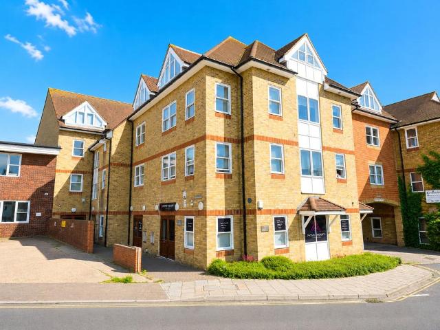 Websters Way, Rayleigh, Essex, SS6 1 bed apartment to rent £950 pcm £219 pw