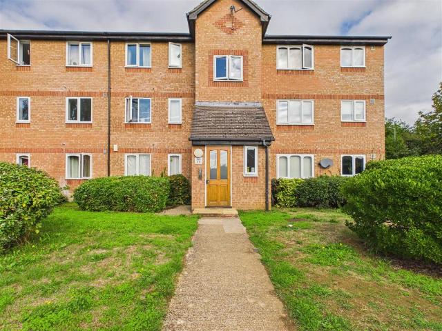 Wedgewood Road, Hitchin SG4 1 bed flat to rent £1,000 pcm £231 pw