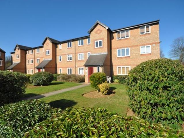 Wedgewood Road, Hitchin, SG4 2 bed flat to rent £1,200 pcm £277 pw