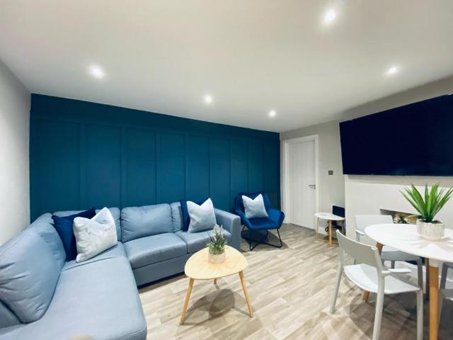 Wedgwood Road, Bath BA2 6 bed house to rent £5,486 pcm £1,266 pw
