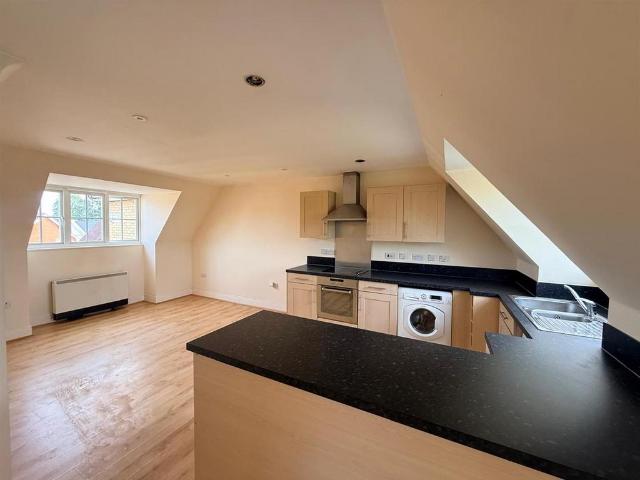 Weetmans Drive, Essex CO4 2 bed apartment to rent £1,195 pcm £276 pw