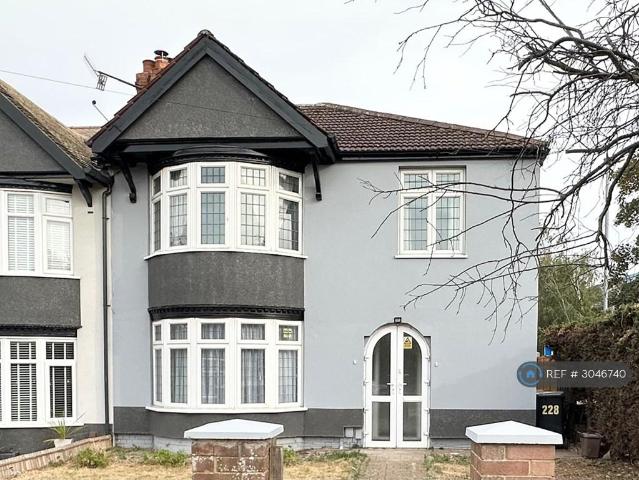 Weedon Road, Northampton, NN5 2 bed flat to rent £1,395 pcm £322 pw