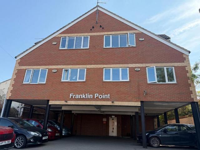 Weedon Road, St. James, Northampton NN5 2 bed apartment to rent £900 pcm £208 pw