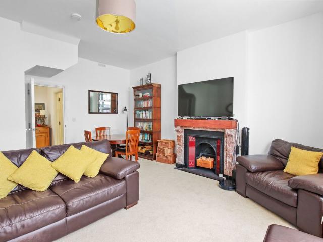Week Street, Maidstone, Kent ME14, 2 bed flat to rent, £1,395 pcm | PrimeLocation