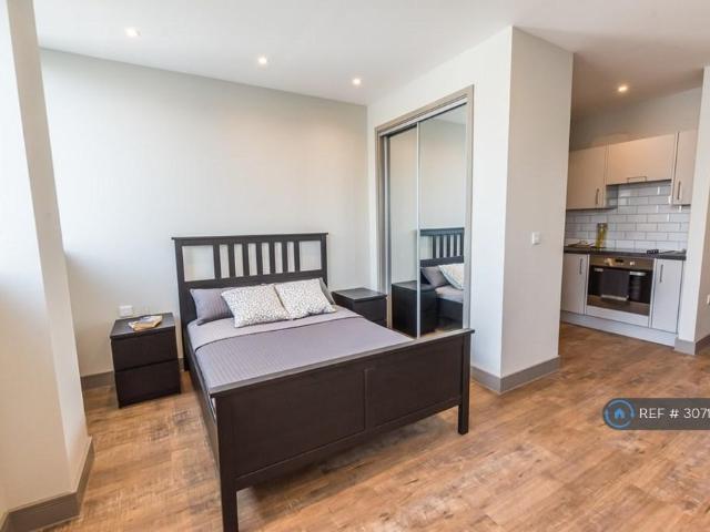 Week Street, Maidstone, ME14 Studio to rent £800 pcm £185 pw
