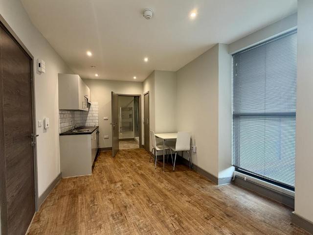 Week Street Studio to rent £650 pcm £150 pw
