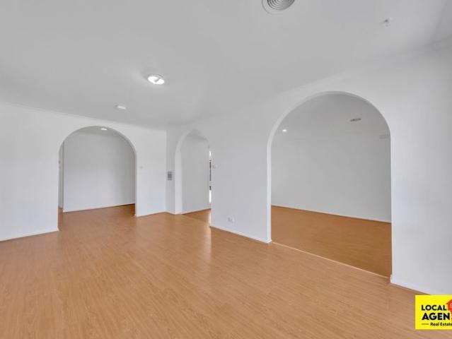 Weekly Rent $500 / Bond Available from 15/10/2026. Spacious 3 Bedroom Family Home in a Prime Location !