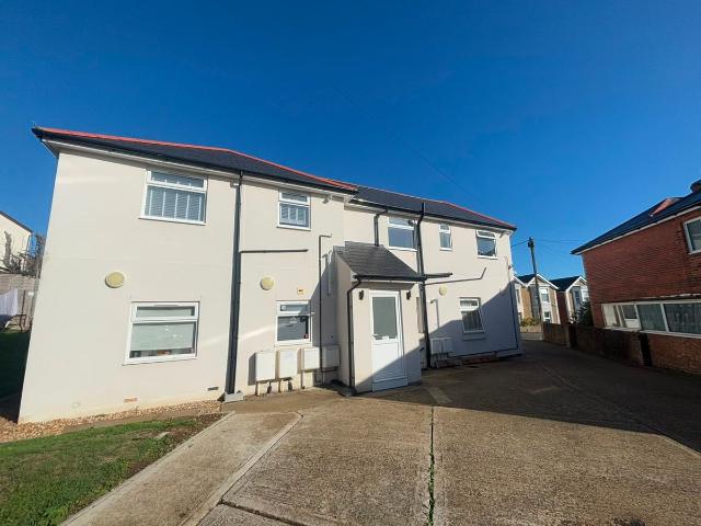 Weeks Road, Ryde PO33, 2 bed flat to rent, £850 pcm | PrimeLocation