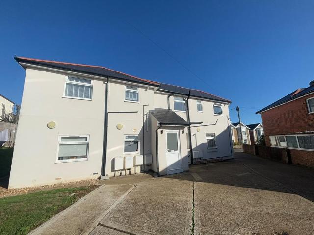 Weeks Road, Ryde, PO33 2 bed ground floor flat to rent £850 pcm £196 pw