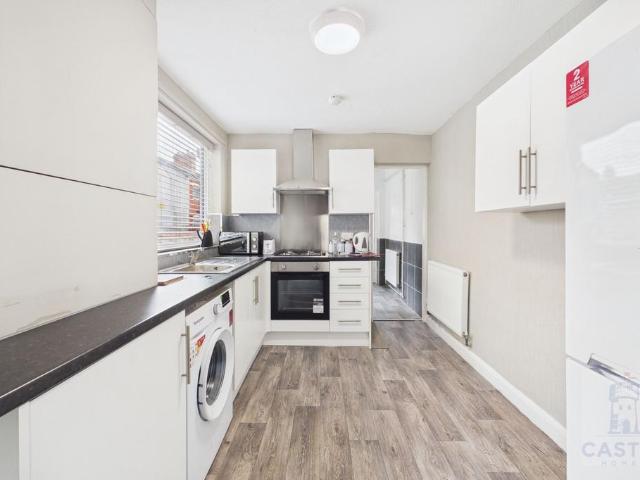 Weelsby Street, Grimsby DN32 4 bed house of multiple occupation to rent £400 pcm £92 pw