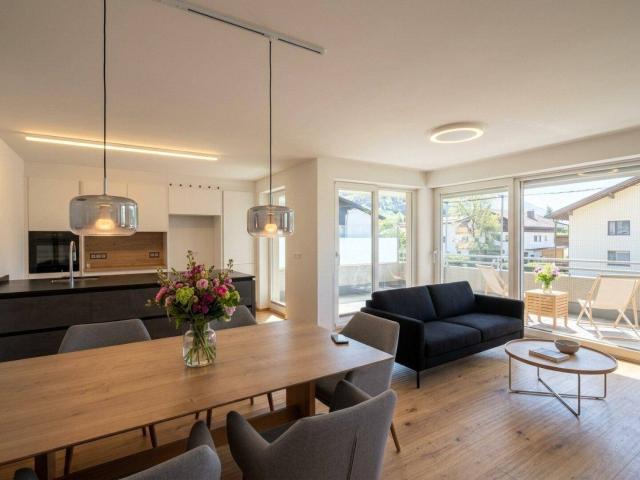 Weer: Moderne, hochwertige und sonnige 4 Zimmer Wohnung mit ca. 94,65 m², großzügigem Eckbalkon mit ca. 16,71 m² mit Süd und Westausrichtung & hochwertiger Küche