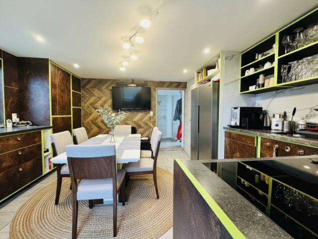 Weerberg: Schöne 4 Zimmer Wohnung mit Panorama Terrasse, Alpenblick & 2 PKW Stellplätze im Preis inklusive