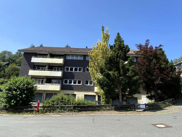 Weit unter Wert zu verkaufen: 3 Zimmer Wohnung mit Balkon und Garage