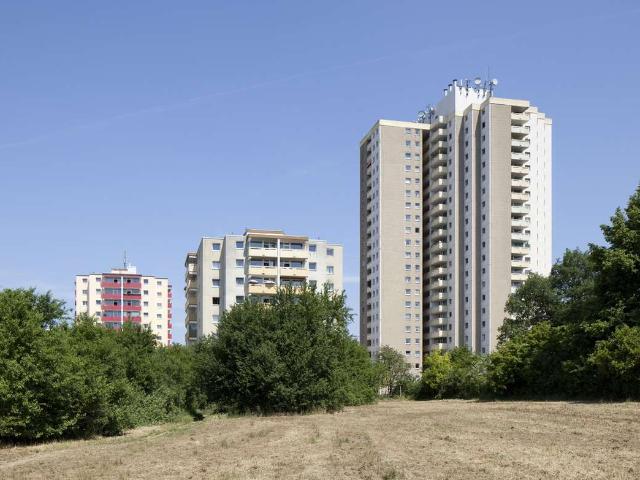 Weitblick: Helle 3 Zimmerwohnung mit Balkon