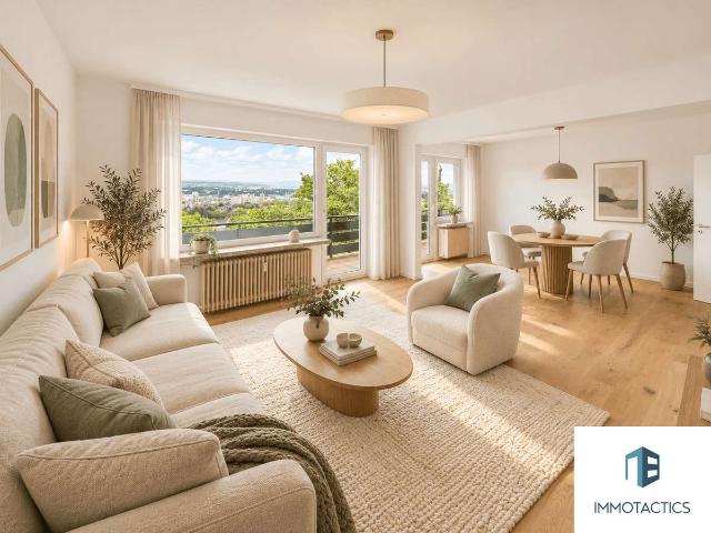Weitblick inklusive: Renovierte 4 Zimmer Wohnung mit zwei Balkonen