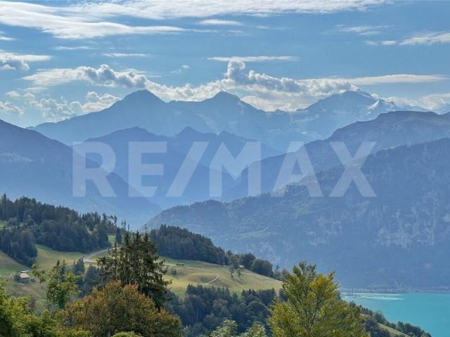 Weitblick. Privatsphäre. Exklusivität. Dachmaisonette über dem Thunersee auch als Zweitwohnsitz