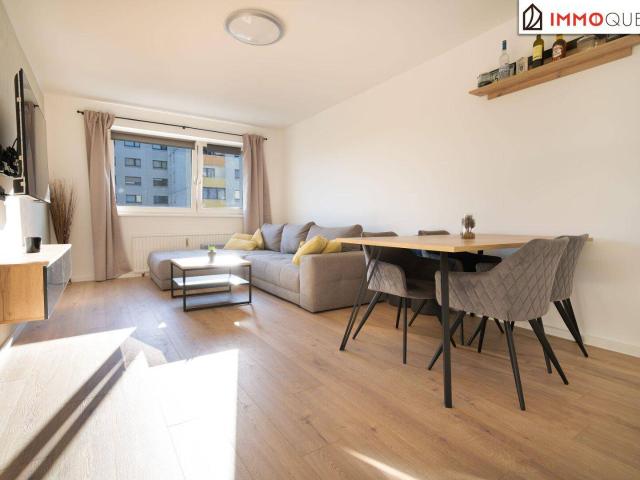 Weitblick trifft Wohngefühl Lichtdurchflutete 2 Zimmer Wohnung im 8. Obergeschoss mit beeindruckendem Weitblick über Wels