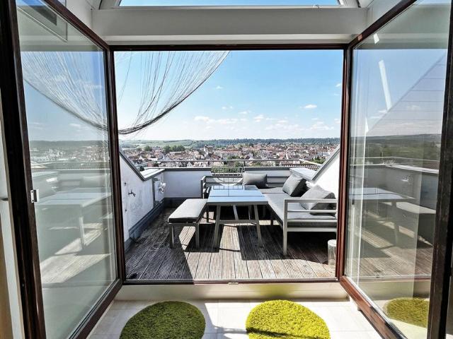 Weitblick über Lauffen am Neckar sonnig mit Balkon hochwertig ausgestattet EBK & Garage