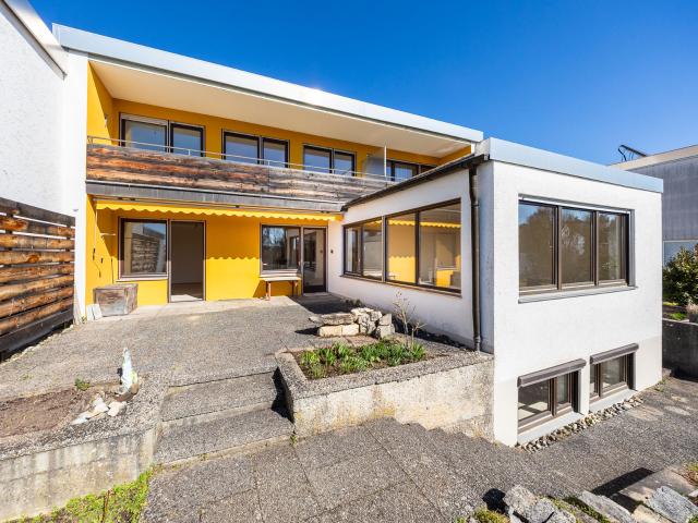 Weitläufiges EFH im Bauhausstil mit Einliegerwohnung, Einzelgarage & traumhaftem Garten in Freising