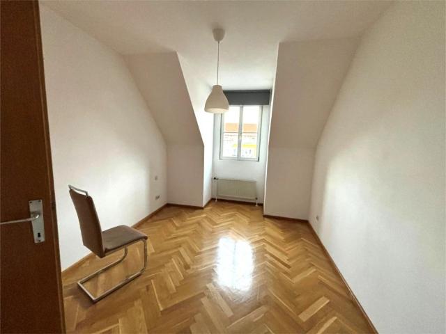 WEIZ+ Charmante 2 Zimmer Wohnung mit extra Küche