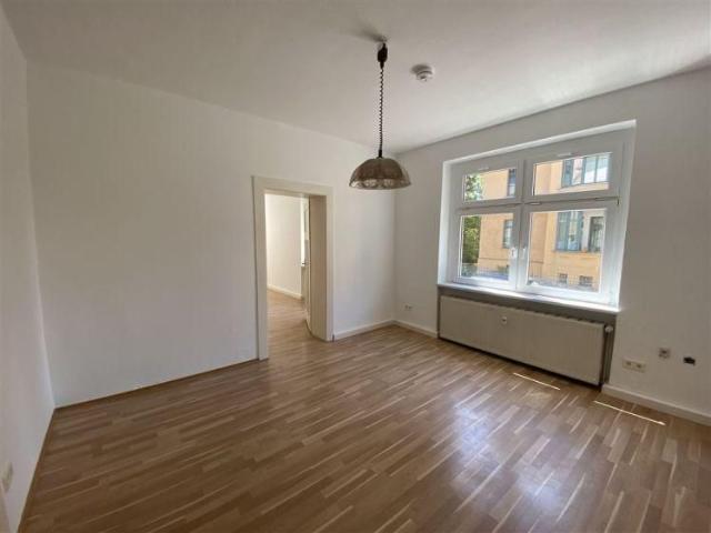 Weimar* Westvorstadt* 2 Zimmer Whg* Wohnküche* Tageslichtbad mit Dusche* sep. WC* SP anmietbar