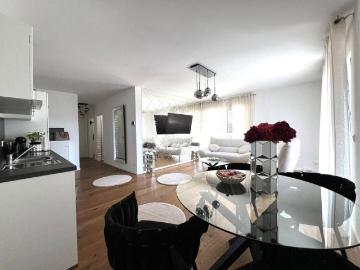 Weinliebe trifft Wohnliebe! 3 Zimmer Wohnung mit Garten und zwei Autoabstellplätze!