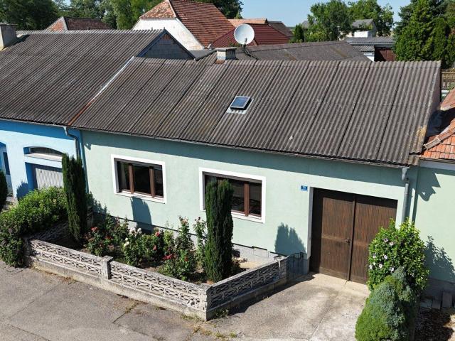 Weinviertler Wohngefühl: Haus mit Innenhof, Stadel und gewölbtem Weinkeller in Kleinriedenthal