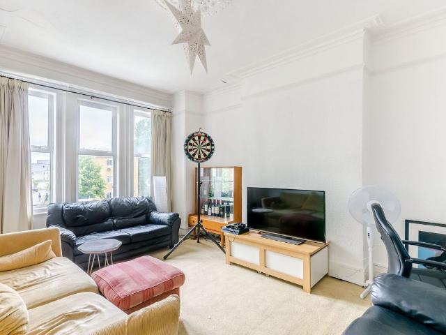 Weir Road, Balham, London SW12, 3 bed maisonette to rent, £3,400 pcm | PrimeLocation