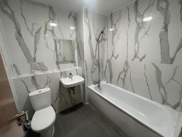 Weir Road, Wimbledon SW19, 1 bed flat to rent, £1,500 pcm | PrimeLocation