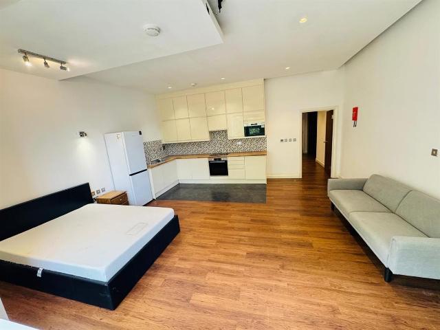 Weir Road, Wimbledon SW19, Studio to rent, £1,400 pcm | PrimeLocation