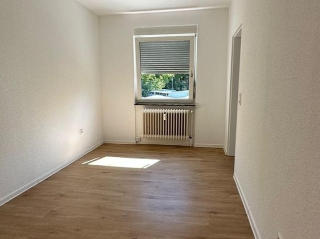 Weisenau, Frisch sanierte 3 Zimmer Maisonettenwohnung mit Innenhofnutzung