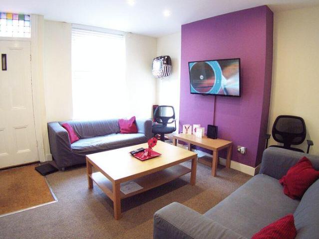 Welton Grove, Hyde Park, Leeds 4 bed terraced house to rent £1,803 pcm £416 pw