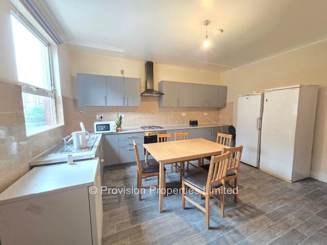 Welton Mount, Hyde Park, Leeds LS6, 6 bed terraced house to rent, £2,860 pcm | PrimeLocation