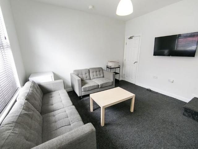 Welton Place, Hyde Park, Leeds