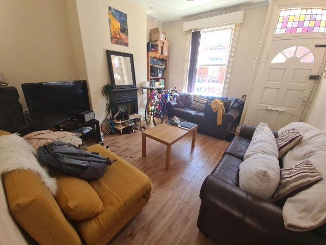Welton Place, Leeds 4 bed house to rent £2,340 pcm £540 pw
