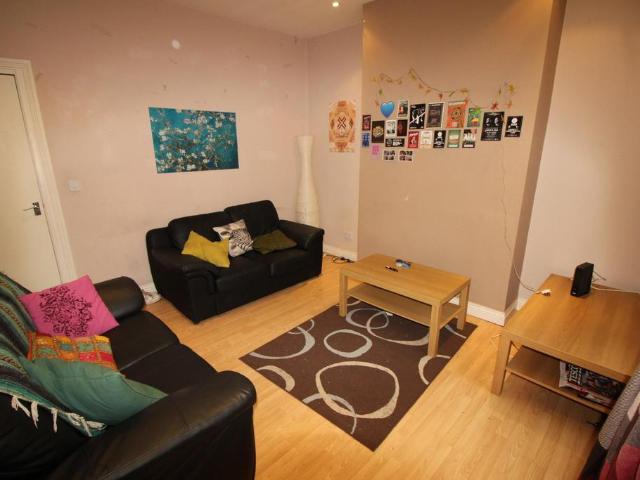 Welton Place, Leeds LS6 5 bed house to rent £3,878 pcm £895 pw