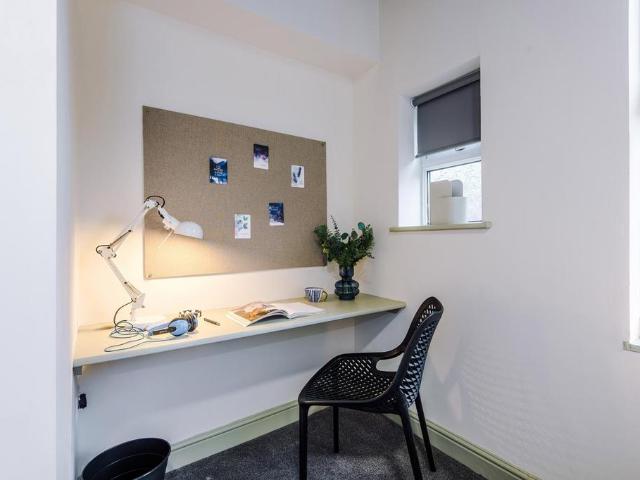 Welton Place, Leeds LS6 5 bed house to rent £3,878 pcm £895 pw