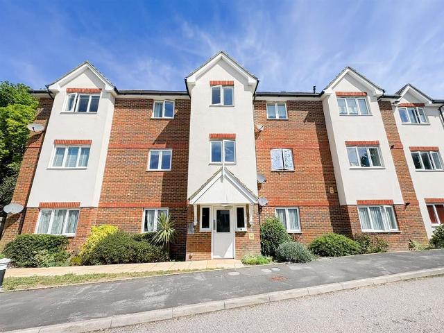 Welton Rise, St. Leonards TN37, 2 bed flat to rent, £1,150 pcm | PrimeLocation