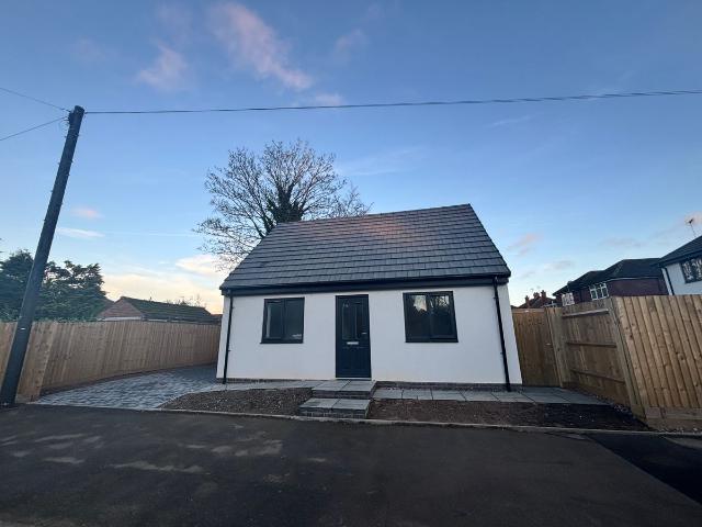 Welbeck Avenue, Burbage, Hinckley LE10, 2 bed bungalow to rent, £1,150 pcm | PrimeLocation