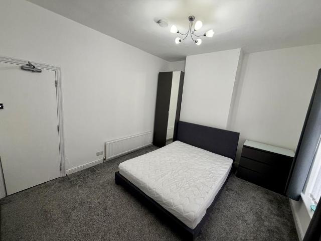 Welby Street, Manchester, M13 3 bed terraced house to rent £1,600 pcm £369 pw