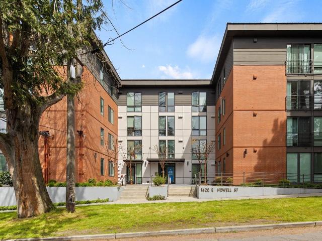 Santo on Howell— Live Where Life Happens Studio Apartment for Rent at 1420 E Howell St, Seattle, WA 98122 Broadway