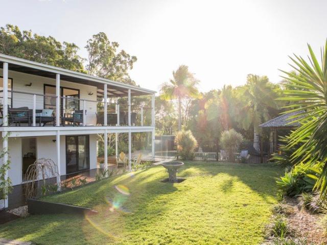Welcome HOME! Sensational views, coastal breeze, huge block, swimming pool!